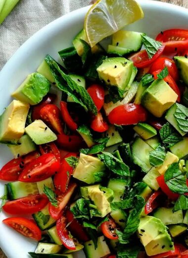 Einfacher Tomaten-Avocado-Salat vegan