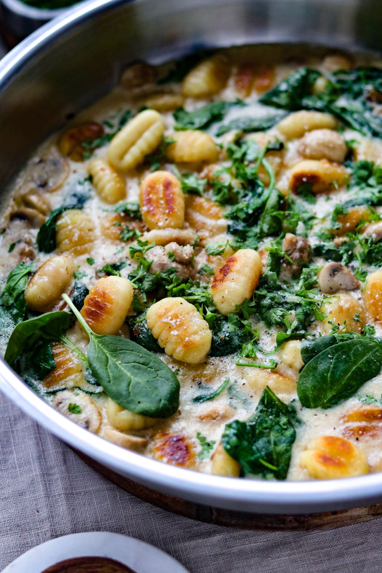 Gnocchi Pfanne - mit Champignons und Spinat | 15-minuten-rezepte