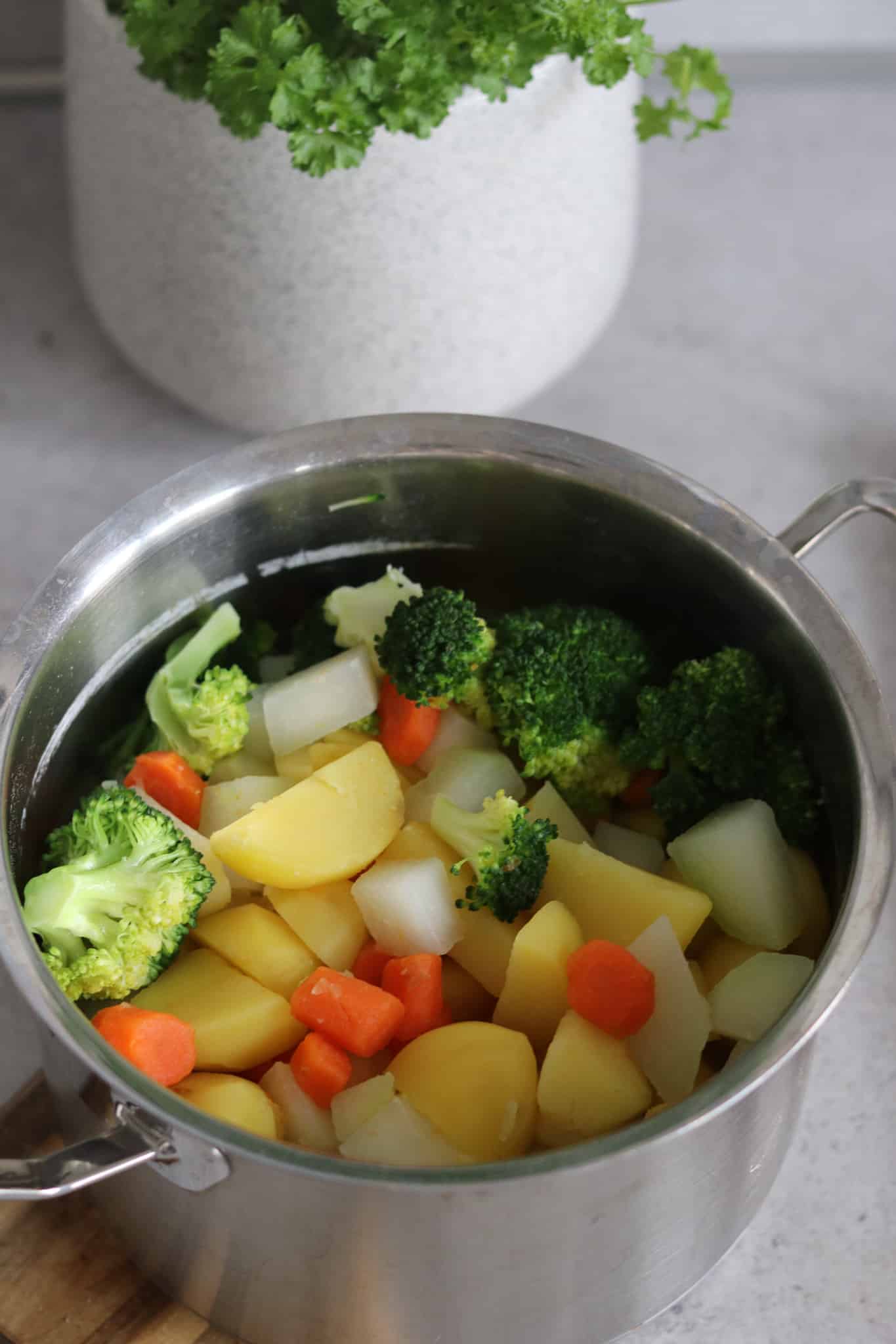 Schritt 1 Gemüse für Gemüseauflauf in einem topf vorgekocht