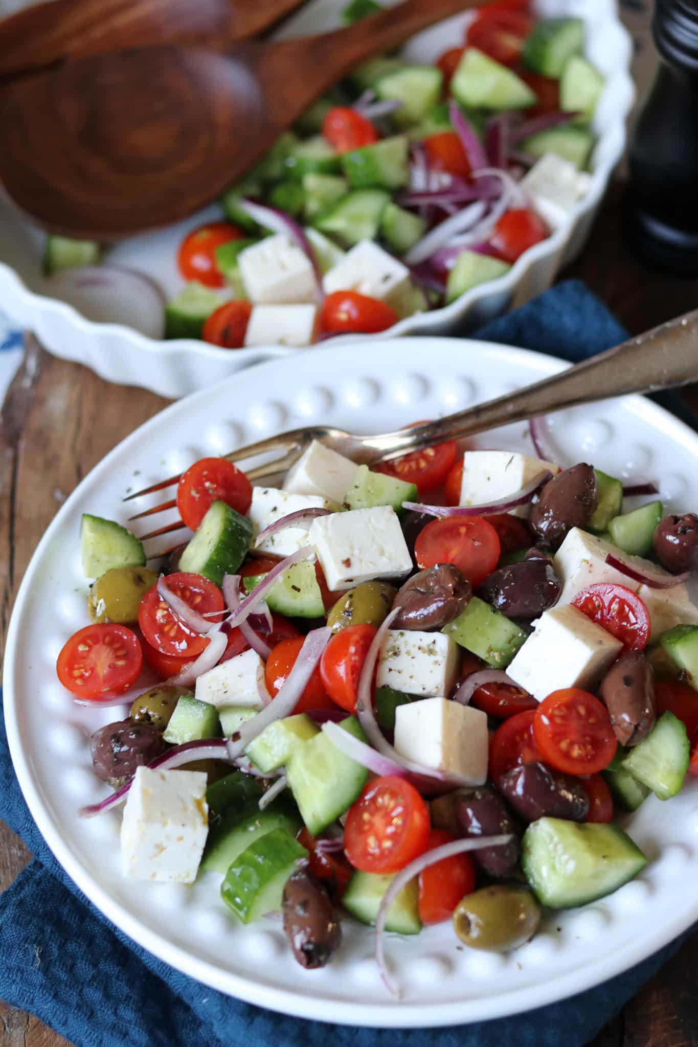 Griechischer Salat oder auch Bauernsalat, Nahaufnahme köstlich und frisch