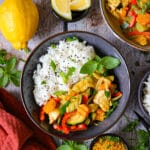 Hähnchen Curry mit Reis und viel Gemüse