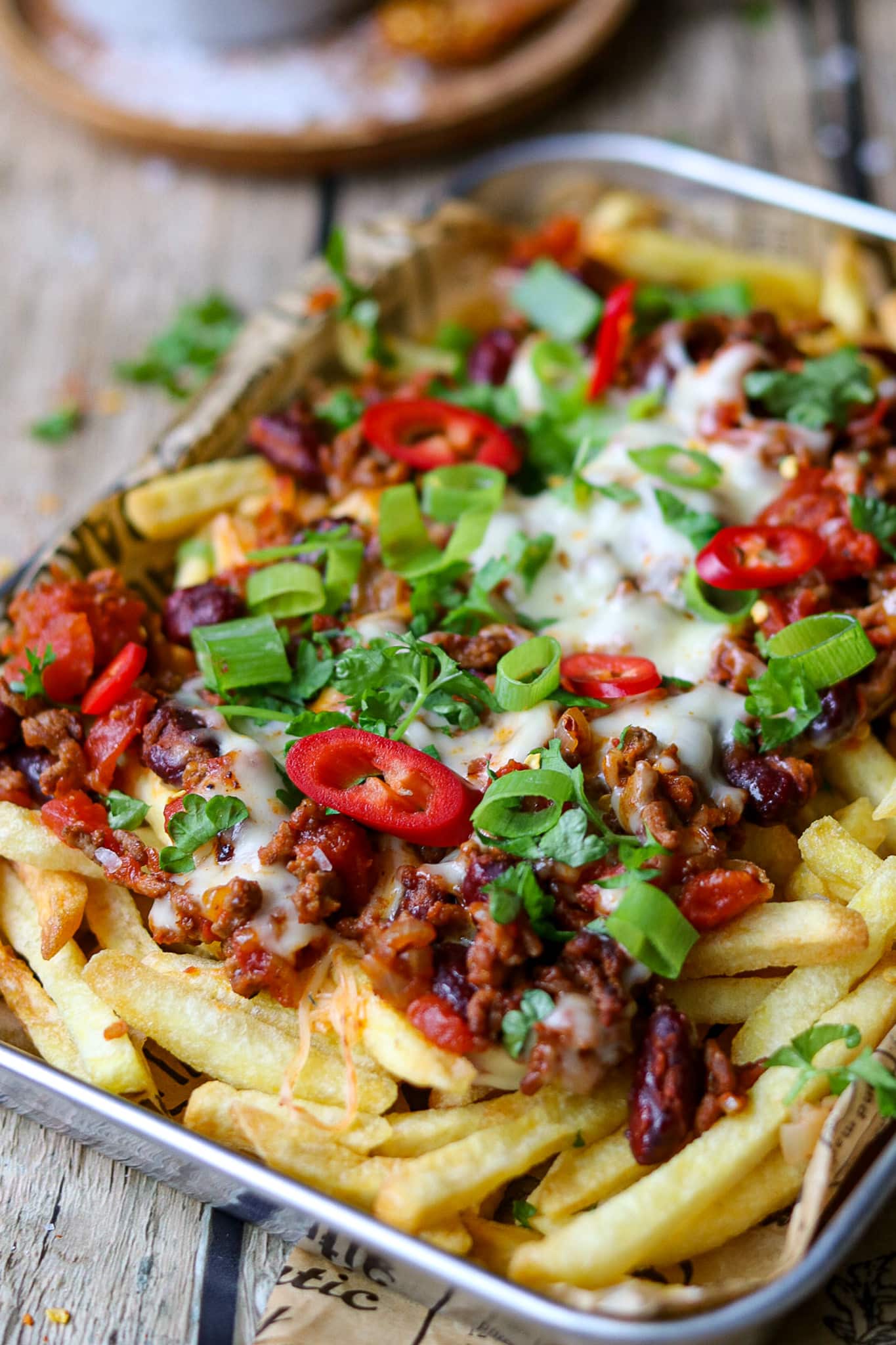 Chili Cheese Fries mit Toppings
