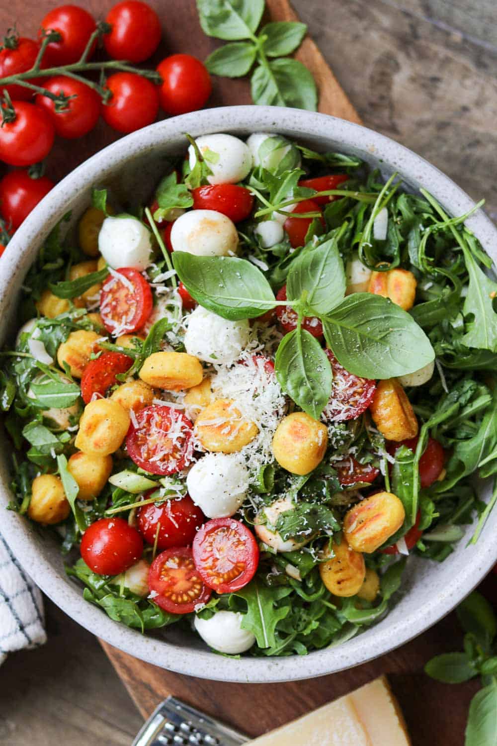 Gnocchi Salat mit halbierter Mini Tomate & Mini Mozzarella 