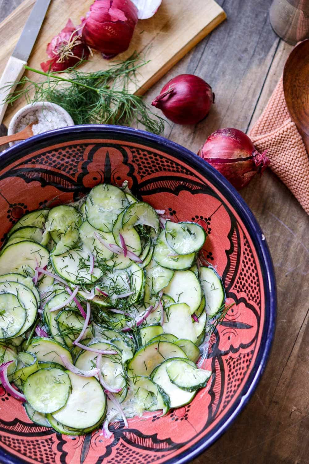 zucchini salat roh, joghurt dressing