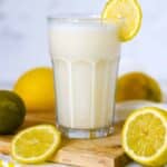 Zitronenbuttermilch aus Zitronen und erfrischender Buttermilch