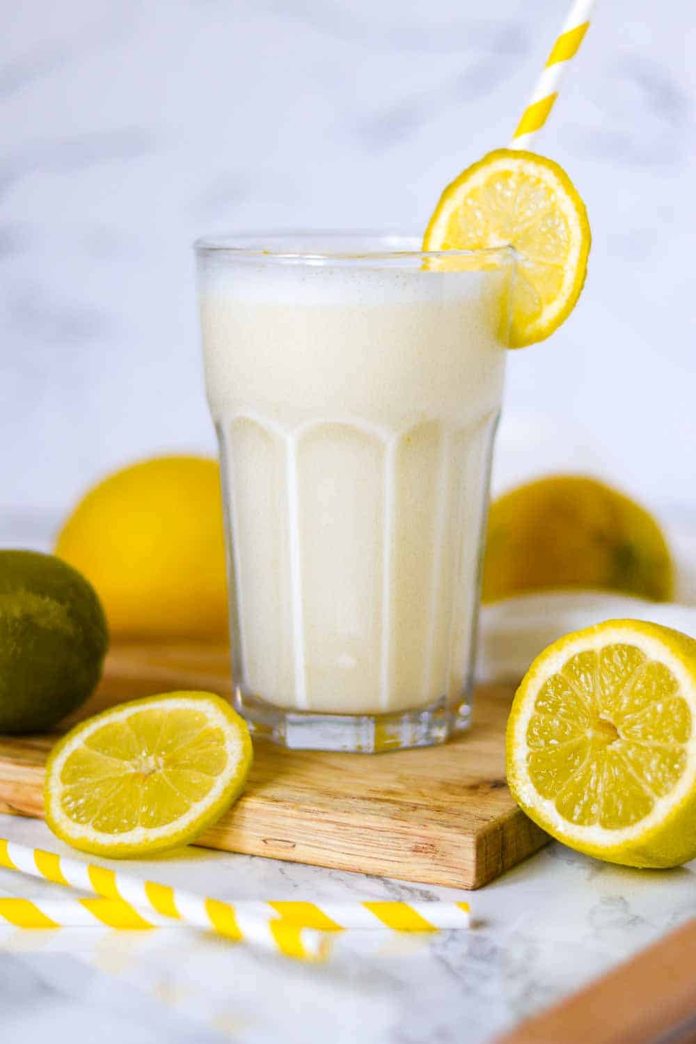 Zitronenbuttermilch