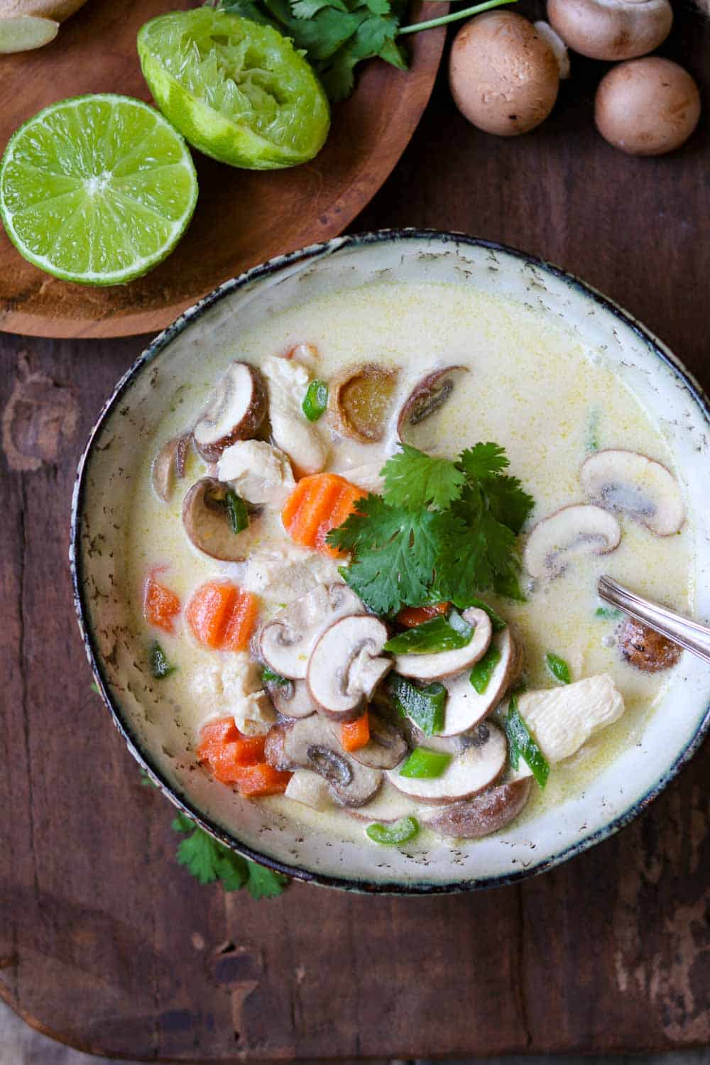 suppe mit kokosmilch und gemüse