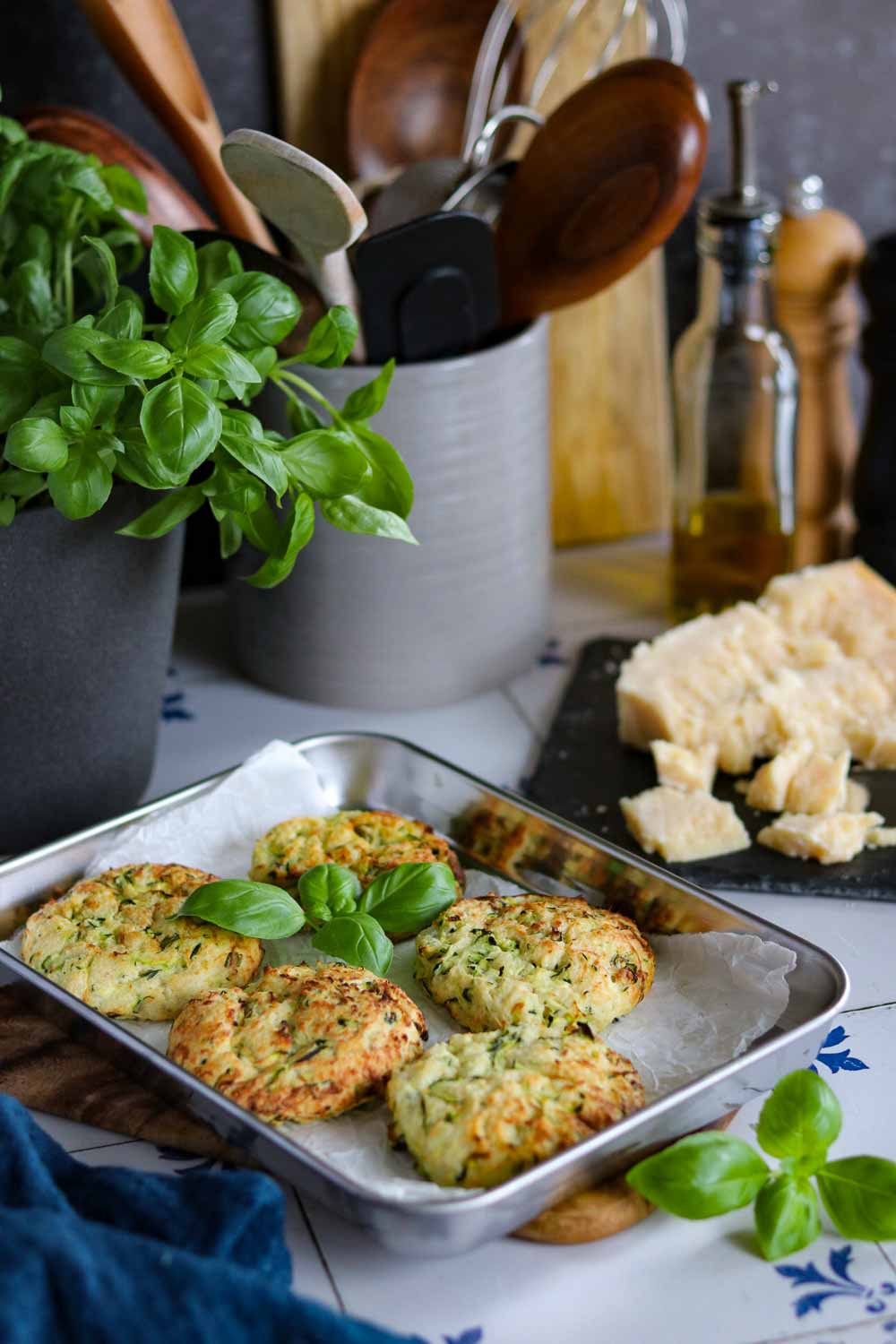 Ofen Zucchini Bratlinge – mit Ricotta, goldgelbe Bratlinge 