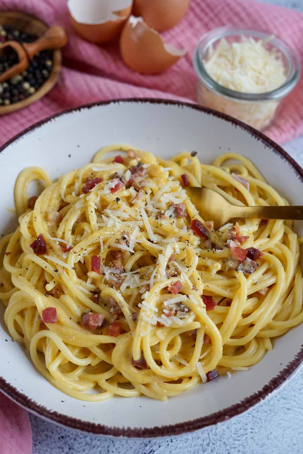 4 Zutaten – Spaghetti Carbonara ohne Sahne