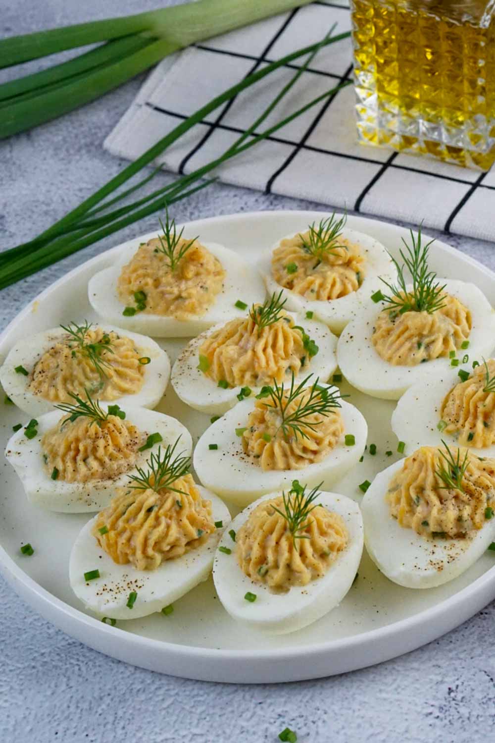 gefüllte eier mit mayonnaise und dill