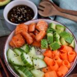 Poke Bowl Rezept mit Lachs und Avocado