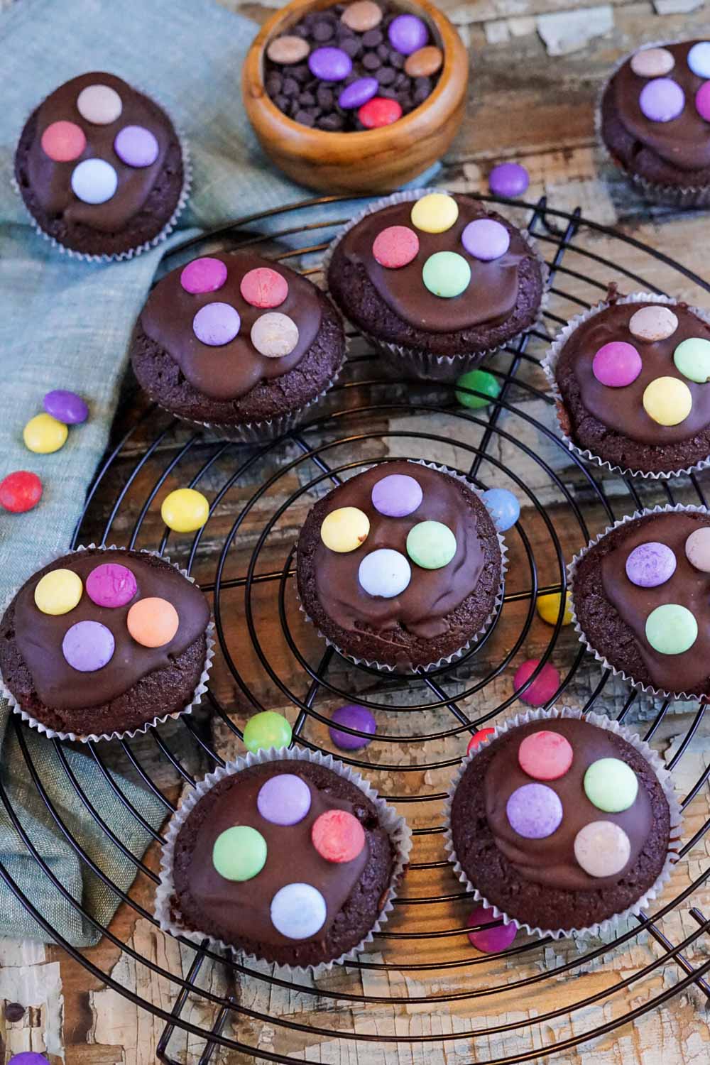 einfache muffins für kinder mit Smarties