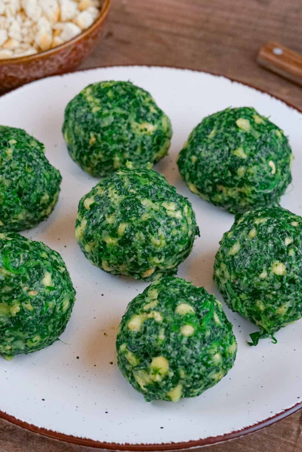 spinatknödel rezept vor dem Kochen