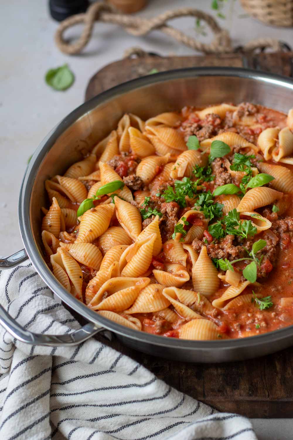 nudeln mit hackfleisch soße mit passierten Tomaten