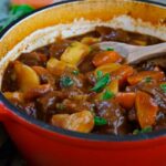 Irish Stew Rezept Lamm eintopf mit Karotten und Kartoffeln